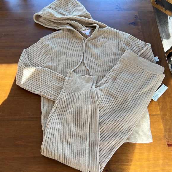 No Boundaries Sweaters - NWT sweater/ jogger set